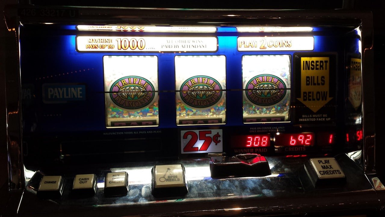 dinasti923 player dashboard showing real-time cash out offer for live baccarat